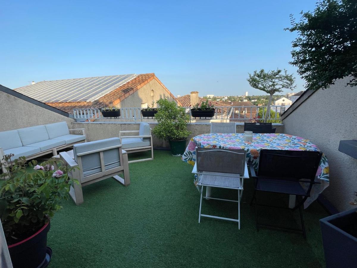 Grand Appartement Hypercentre Avec Terrasse Et Parking Poitiers Zewnętrze zdjęcie